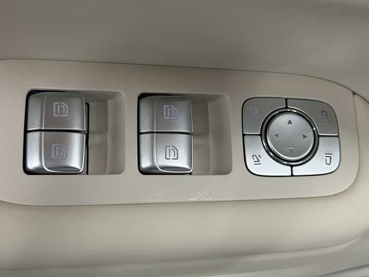 Фото 13 - LiXiang L8