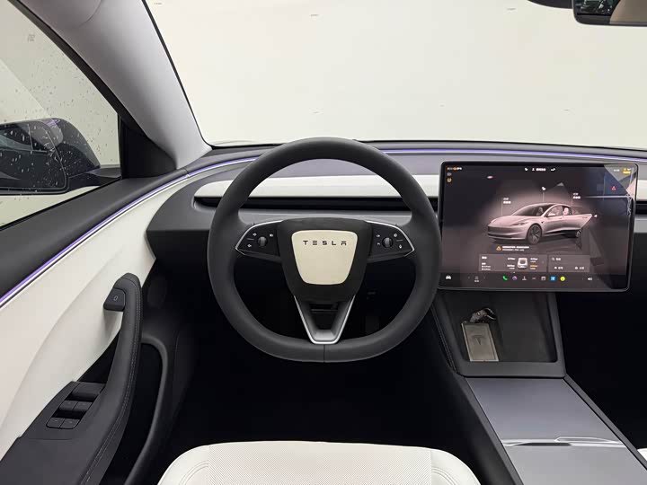 Фото 10 - Tesla Model 3