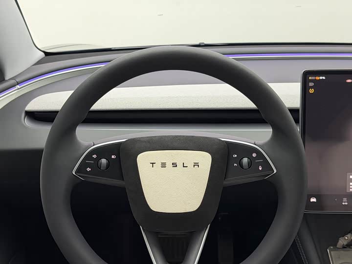 Фото 11 - Tesla Model 3
