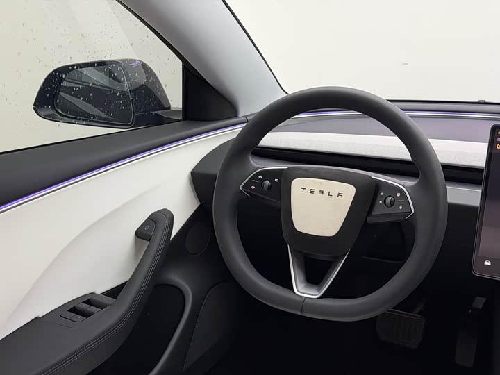 Фото 12 - Tesla Model 3