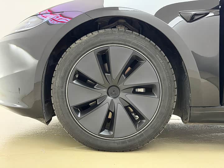 Фото 17 - Tesla Model 3