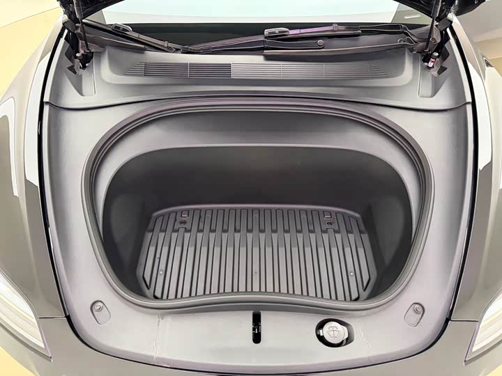 Фото 18 - Tesla Model 3