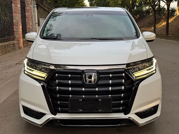 Фото 1 - Honda Elysion