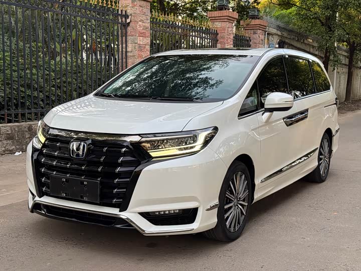 Фото 2 - Honda Elysion