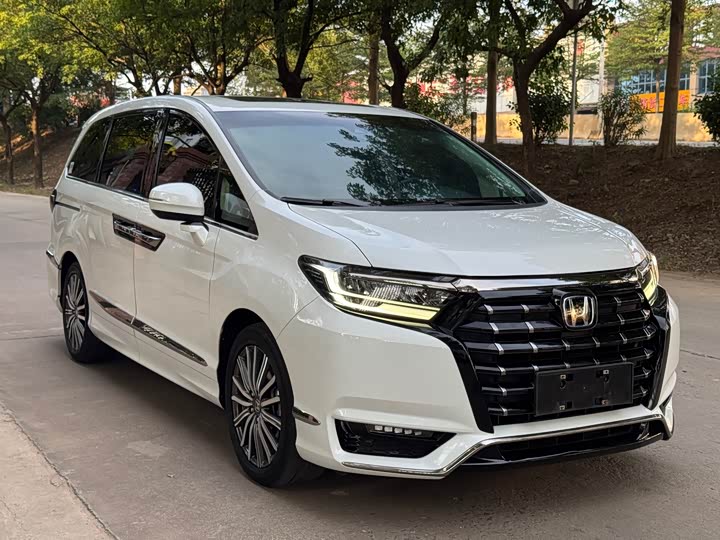 Фото 3 - Honda Elysion