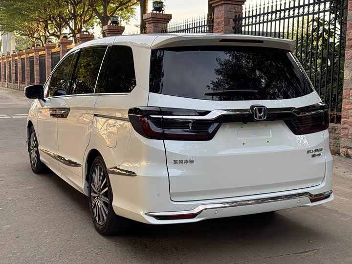 Фото 5 - Honda Elysion