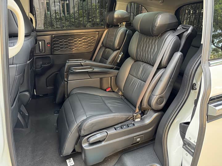 Фото 9 - Honda Elysion