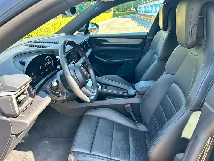 Фото 3 - Porsche Macan EV