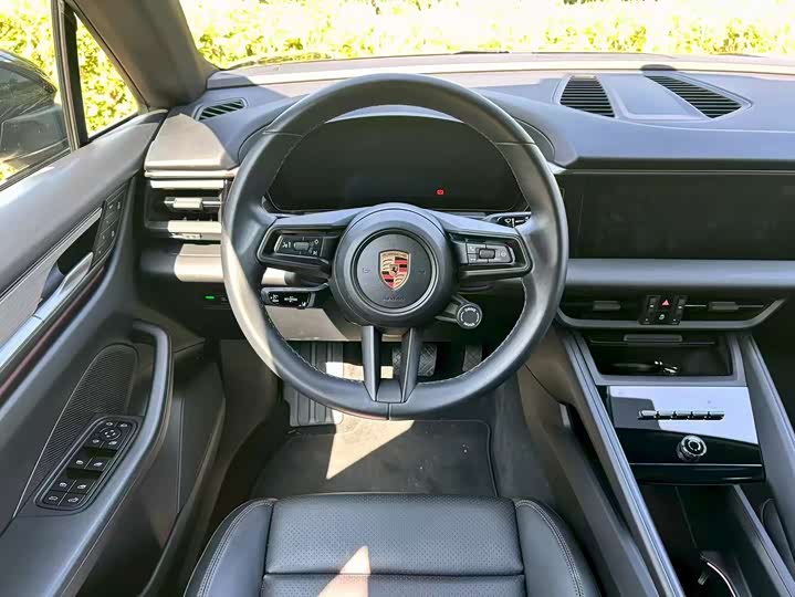 Фото 7 - Porsche Macan EV