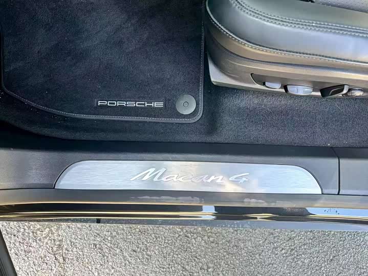 Фото 8 - Porsche Macan EV