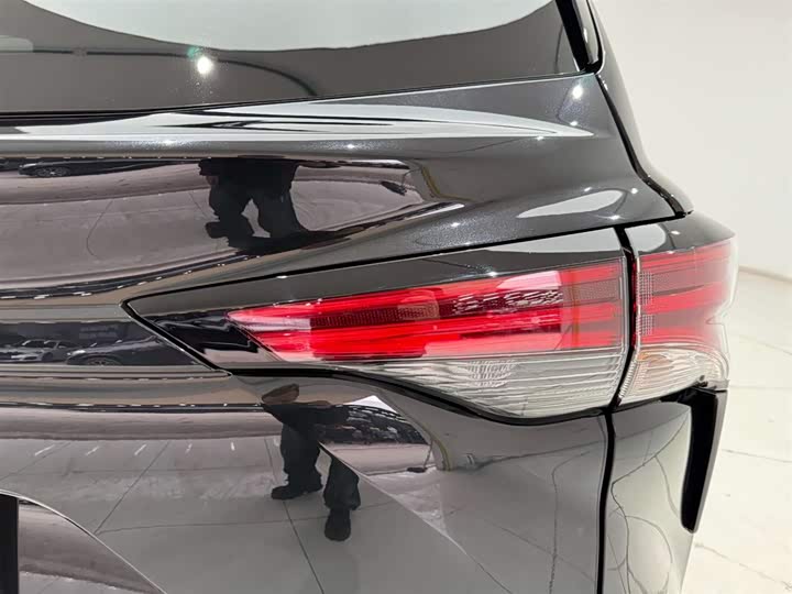 Фото 10 - Toyota Sienna