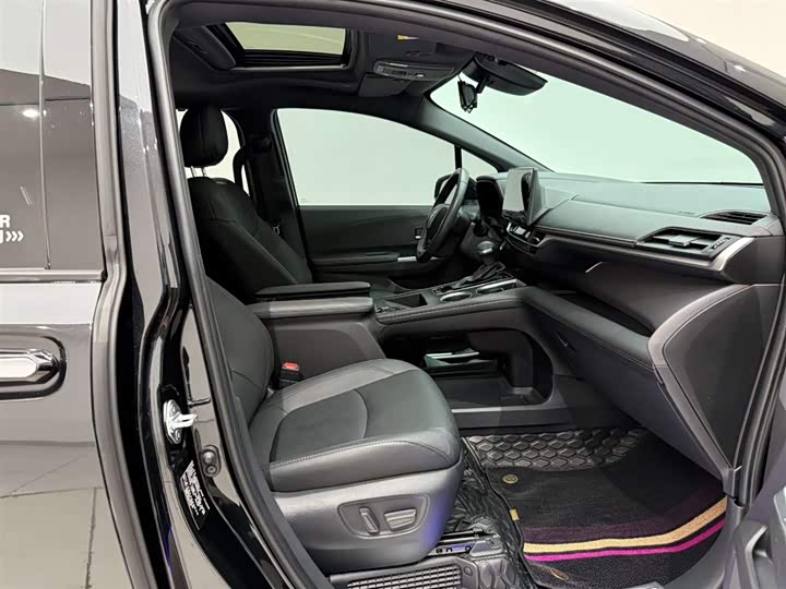 Фото 19 - Toyota Sienna