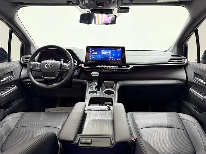 Фото 24 - Toyota Sienna