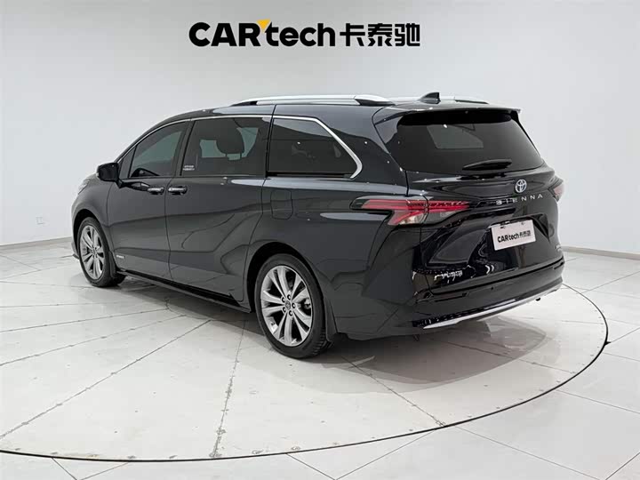 Фото 7 - Toyota Sienna