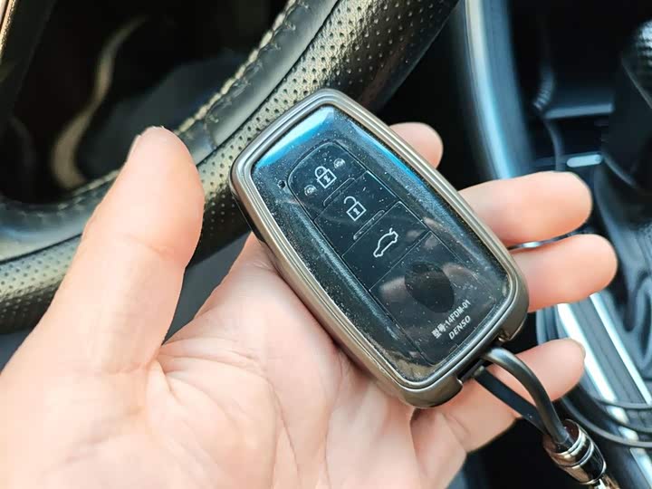 Фото 12 - Toyota Avalon