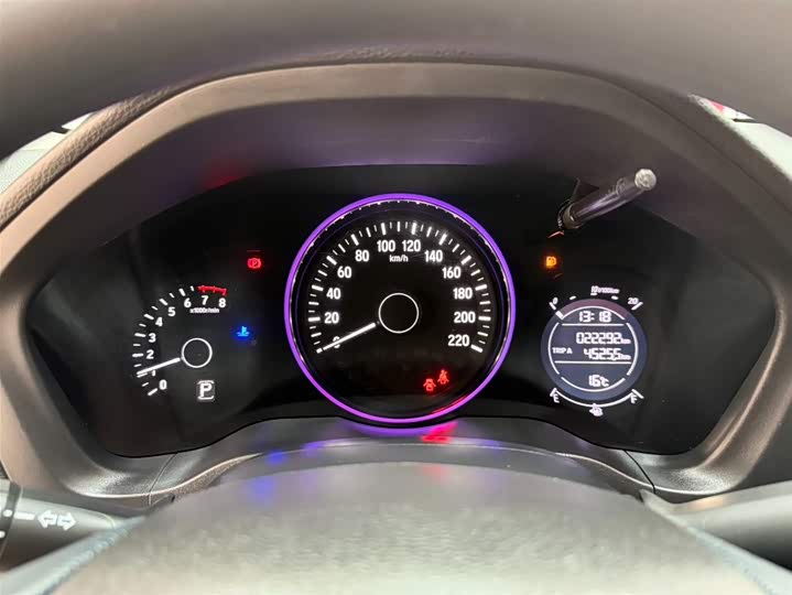 Фото 11 - Honda Vezel