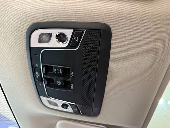 Фото 15 - Honda Vezel