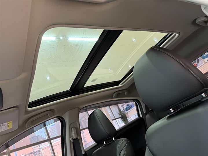 Фото 16 - Honda Vezel