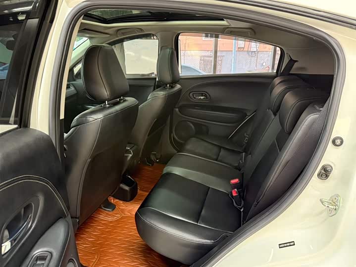 Фото 18 - Honda Vezel