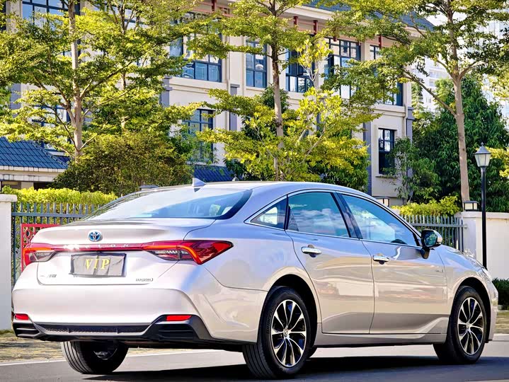 Фото 6 - Toyota Avalon