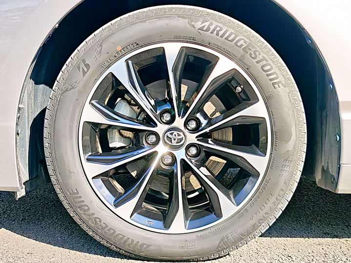 Фото 8 - Toyota Avalon