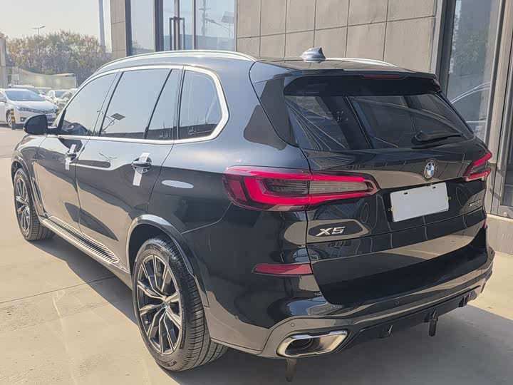 Фото 16 - BMW X5