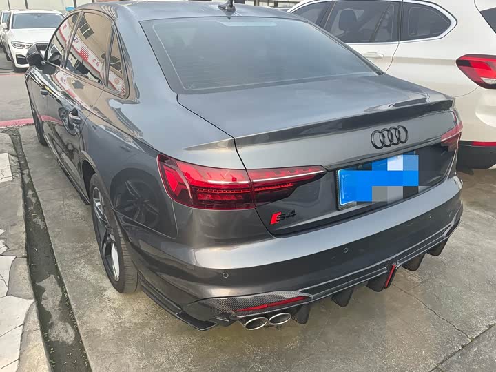 Фото 10 - Audi A4L