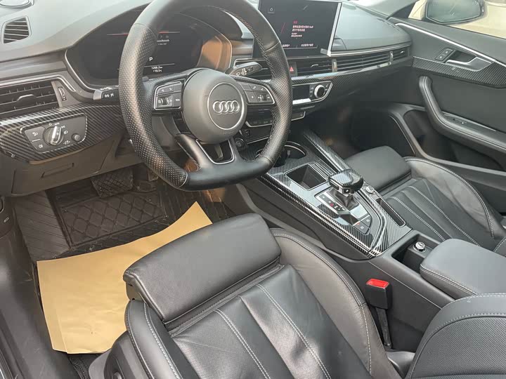 Фото 4 - Audi A4L