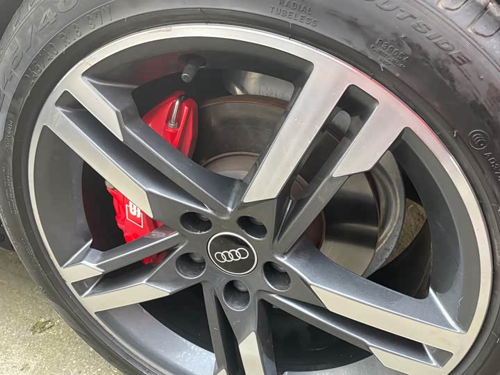 Фото 9 - Audi A4L