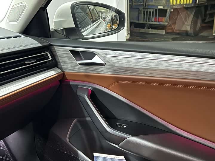 Фото 12 - Volkswagen Sagitar L