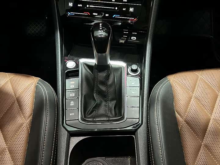 Фото 7 - Volkswagen Sagitar L