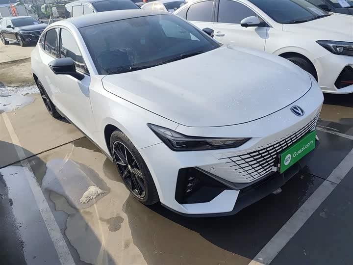 Фото 4 - Changan UNI-V