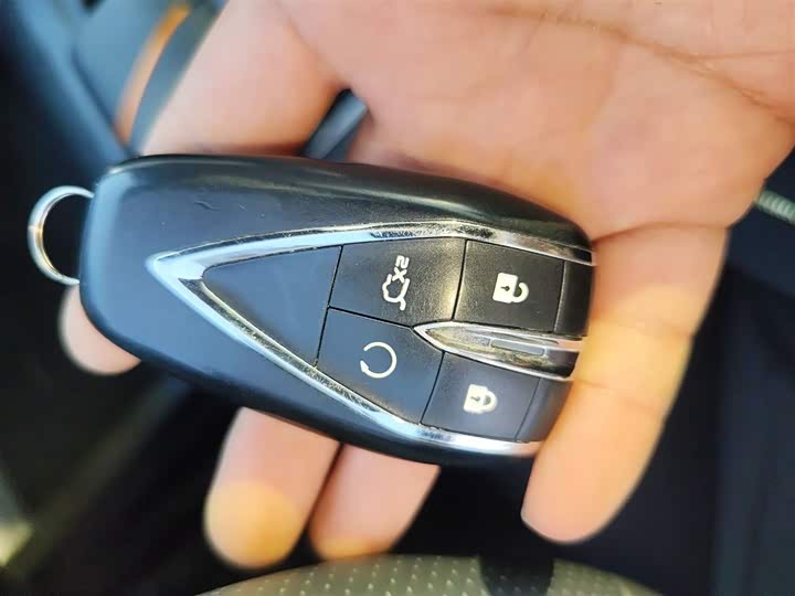 Фото 9 - Changan UNI-V