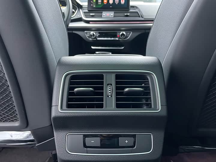 Фото 8 - Audi Q5L