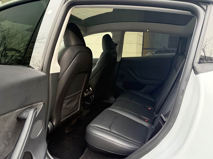 Фото 10 - Tesla Model Y