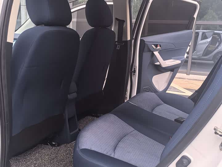 Фото 12 - Changan BenBen E-Star