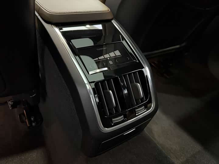 Фото 10 - Volvo S90