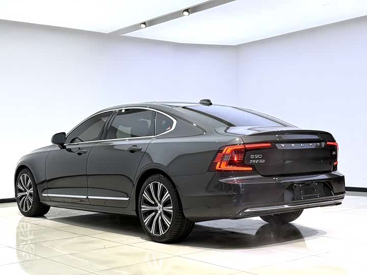 Фото 13 - Volvo S90