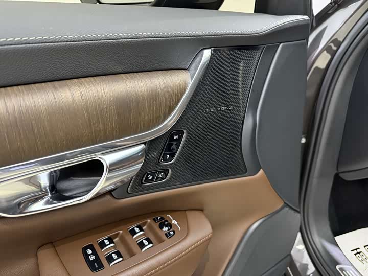 Фото 8 - Volvo S90