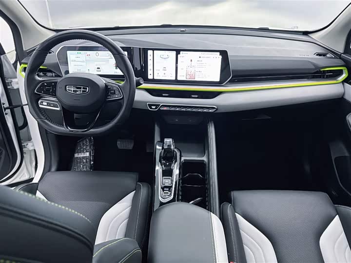 Фото 13 - Geely Coolray