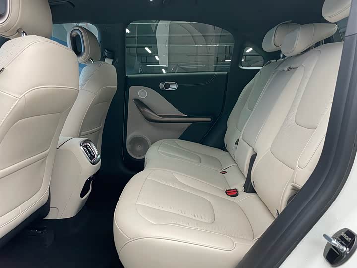 Фото 12 - Smart #1