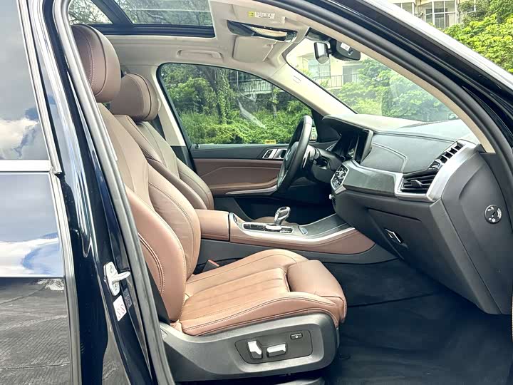 Фото 16 - BMW X5