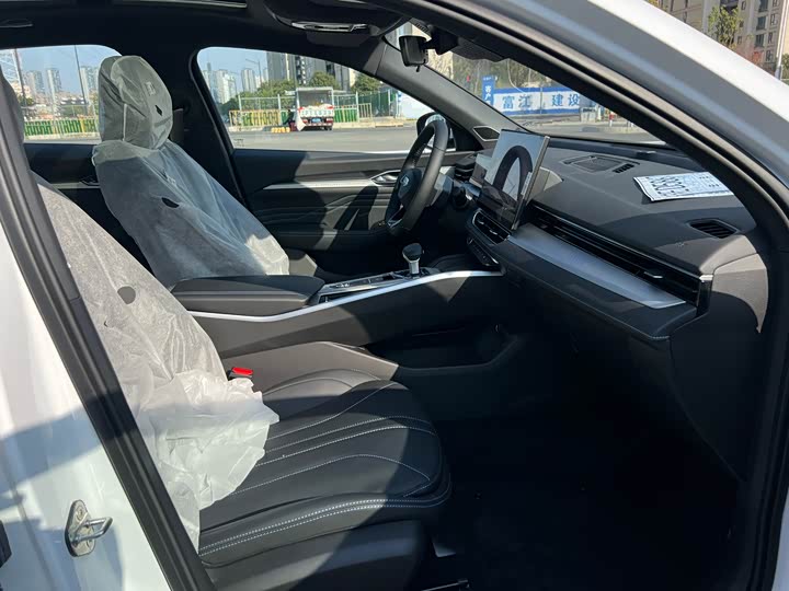 Photo 20 - Geely Preface