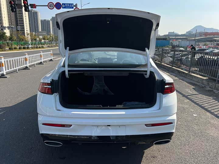 Photo 24 - Geely Preface