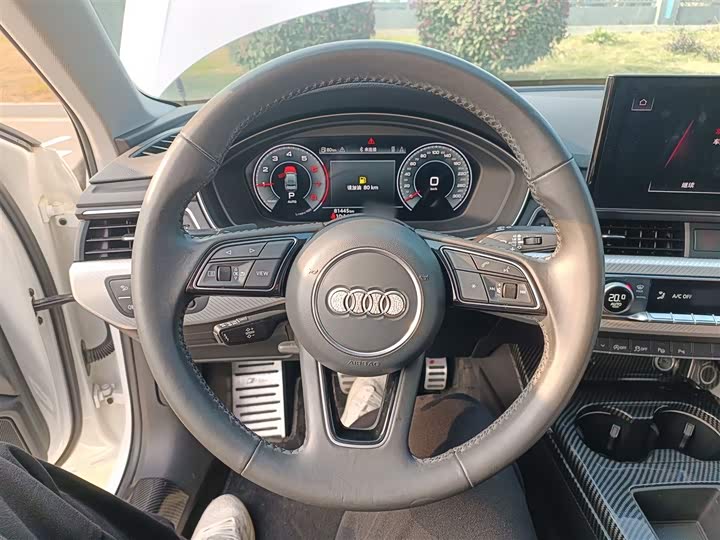 Фото 11 - Audi A4L