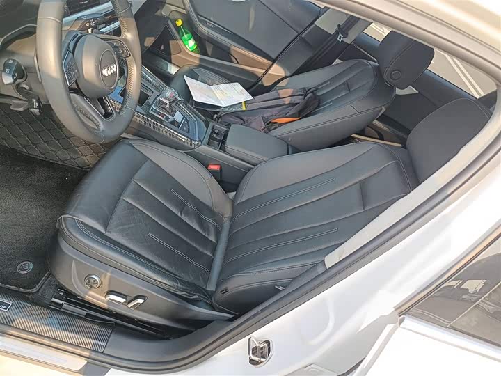 Фото 15 - Audi A4L