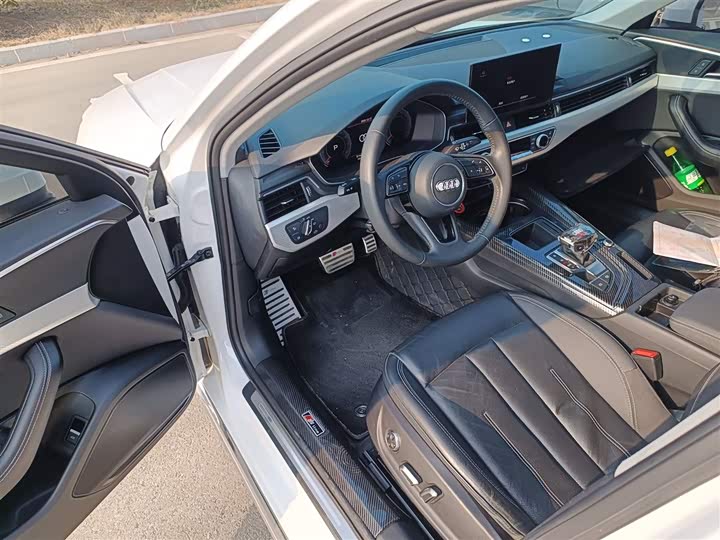 Фото 16 - Audi A4L