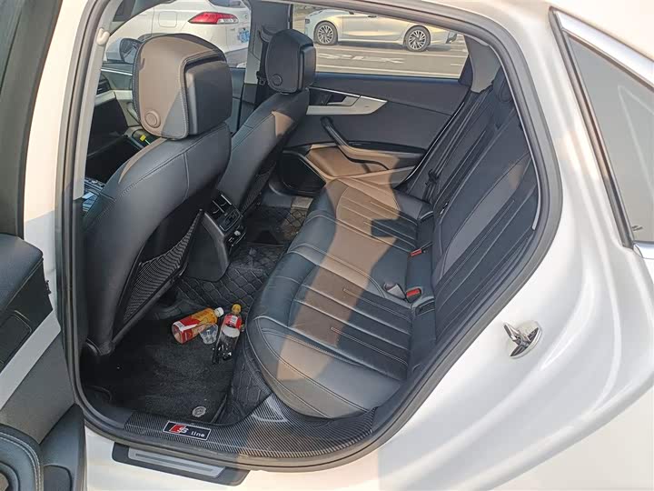 Фото 17 - Audi A4L