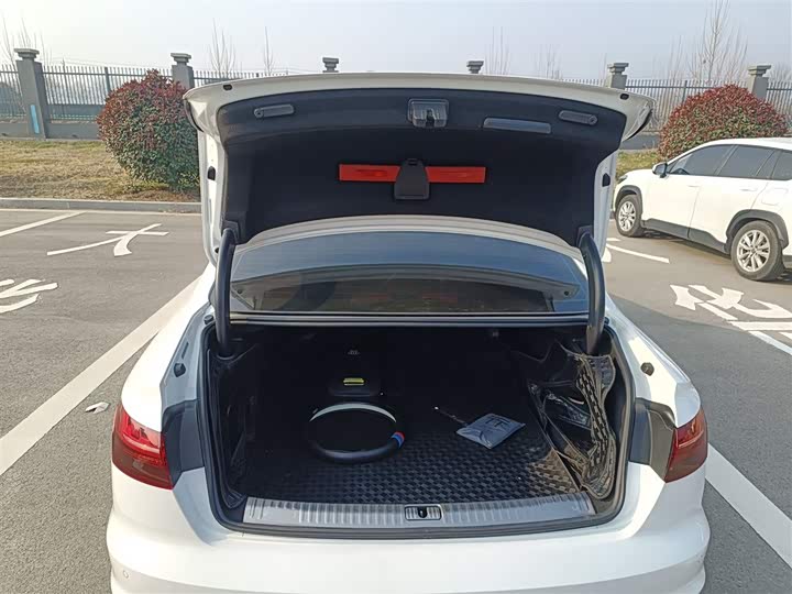 Фото 19 - Audi A4L