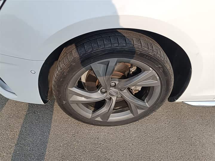 Фото 23 - Audi A4L